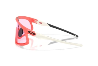 Side view Oakley RSLV (OO9484D - 948411)